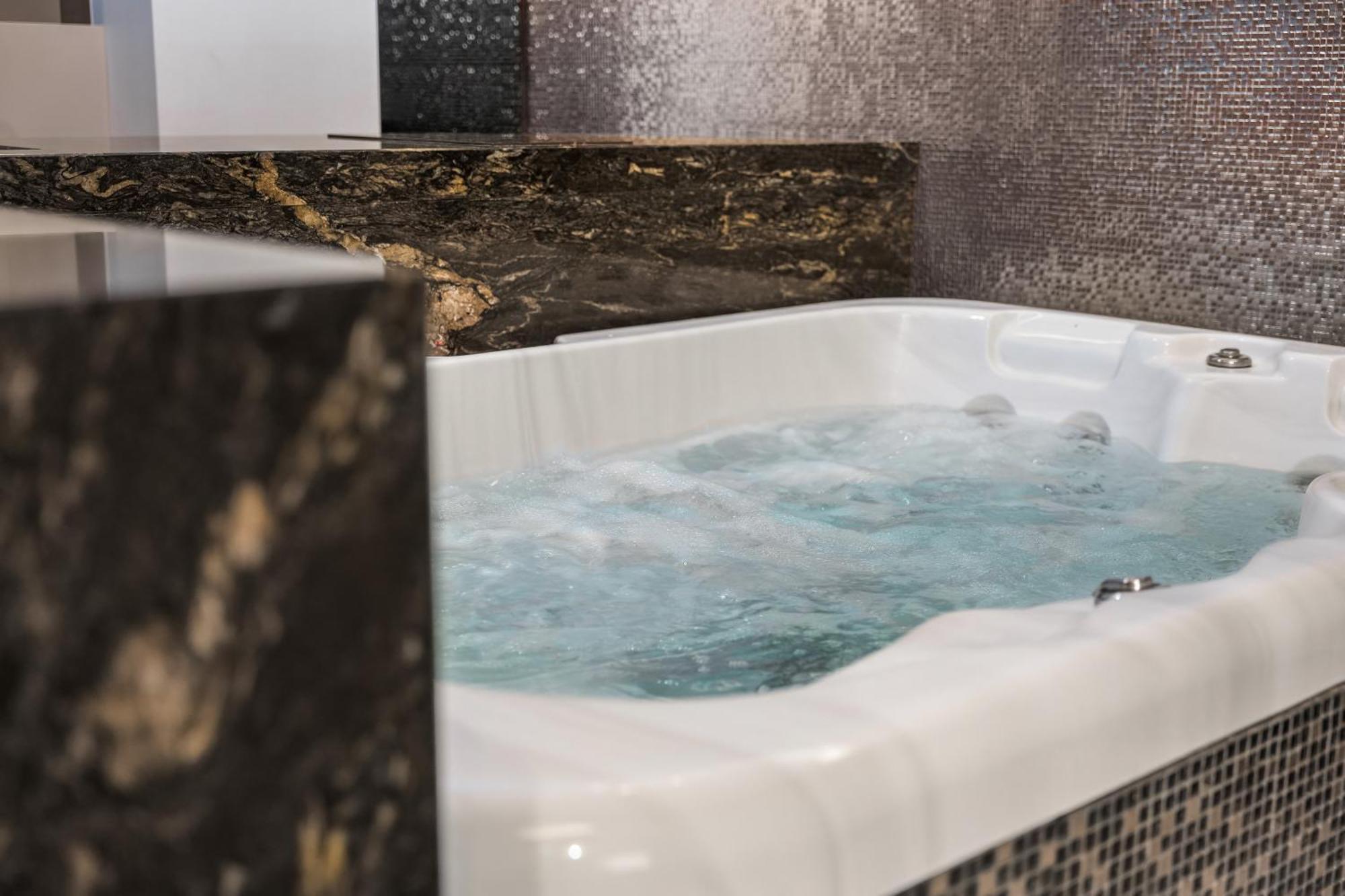 וילנה Secret Lounge - Cozy Studio With Sauna And Jacuzzi מראה חיצוני תמונה